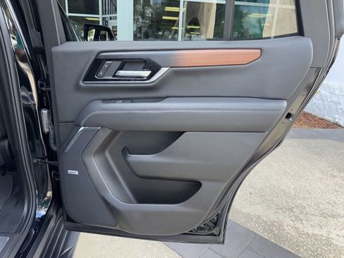 Used 2025 GMC Yukon Denali image 23