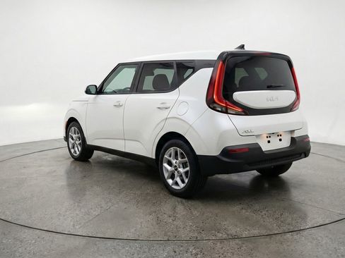 Used 2025 Kia Soul LX w/ LX Technology Package image 6