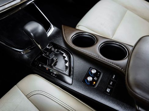 Used 2015 Toyota Avalon Limited image 27