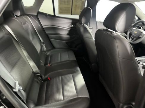Used 2025 Chevrolet Trax LT image 19
