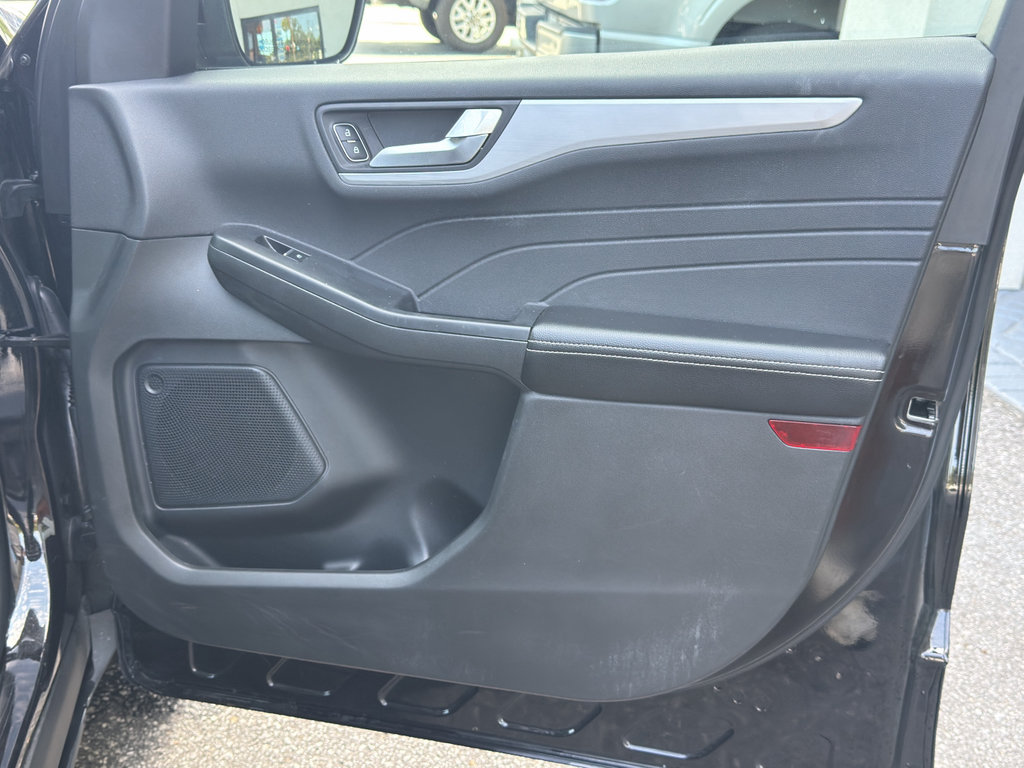 Used 2025 Ford Escape Platinum AWD/4WD image 34