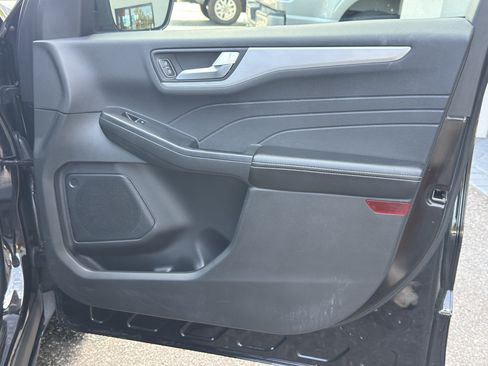 Used 2025 Ford Escape Platinum AWD/4WD image 34