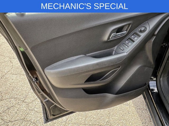 Used 2018 Chevrolet Trax LT w/ Redline Edition AWD/4WD image 12