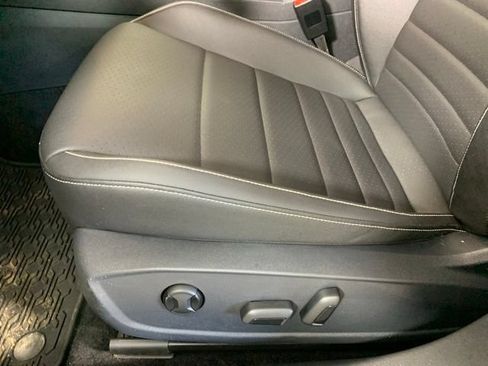 Used 2024 Volkswagen Jetta SE w/ Panoramic Sunroof Package FWD image 6