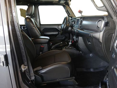 Used 2021 Jeep Gladiator Sport image 15