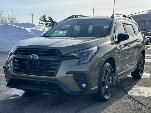 Used 2025 Subaru Ascent Bronze Edition w/ Onyx Package image 3