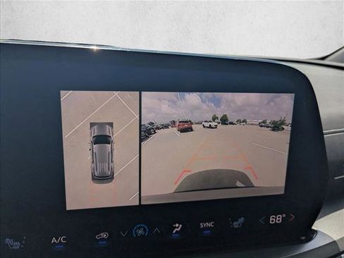 Used 2025 Chevrolet Traverse LT w/ Sun and Wheel Package image 13