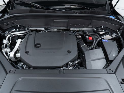 New 2026 Volvo XC90 B6 Plus w/ Protection Package Premier image 9