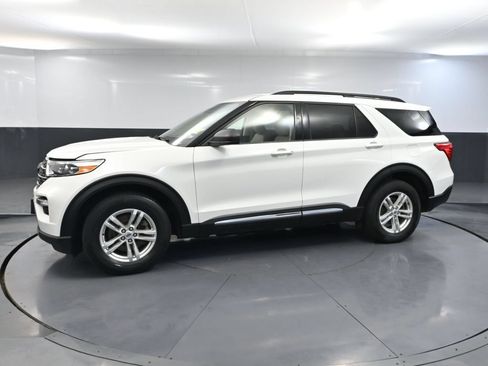 Used 2022 Ford Explorer XLT AWD/4WD image 11