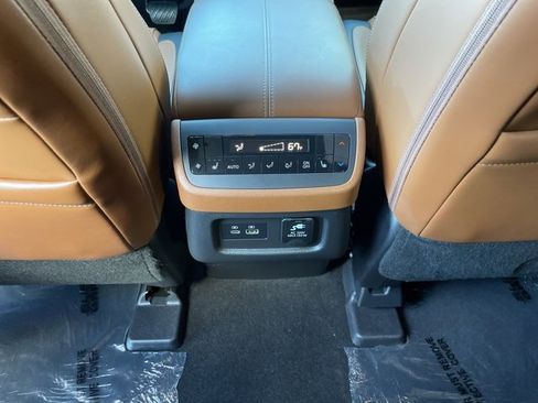 Used 2023 Nissan Pathfinder Platinum image 29