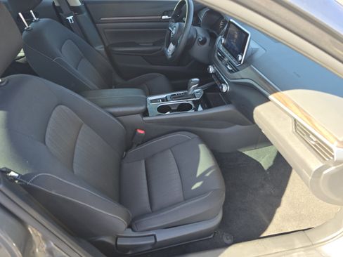 Used 2024 Nissan Altima 2.5 SV image 24