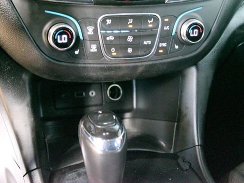 Used 2019 Chevrolet Equinox LT w/ Driver Convenience Package FWD image 16