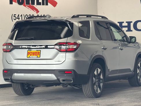 New 2026 Honda Pilot Touring image 3