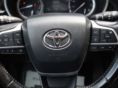 Used 2022 Toyota Highlander XLE AWD/4WD image 26