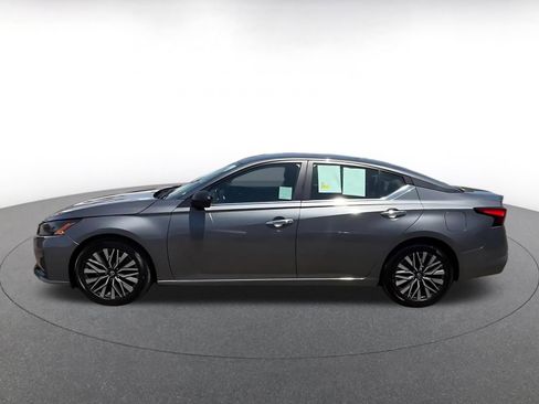 Used 2025 Nissan Altima 2.5 SV FWD image 9