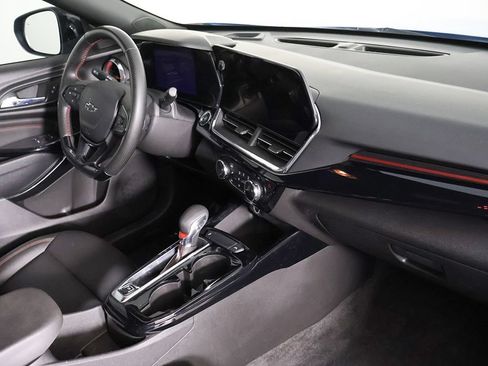 Used 2025 Chevrolet Trax RS w/ Driver Confidence Package FWD image 26