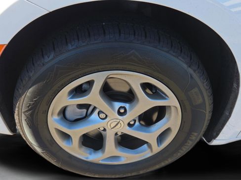 Certified 2022 Chrysler Pacifica Limited w/ Uconnect Theater Family Group image 31