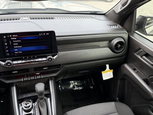 Used 2026 Chevrolet Colorado Trail Boss AWD/4WD image 16