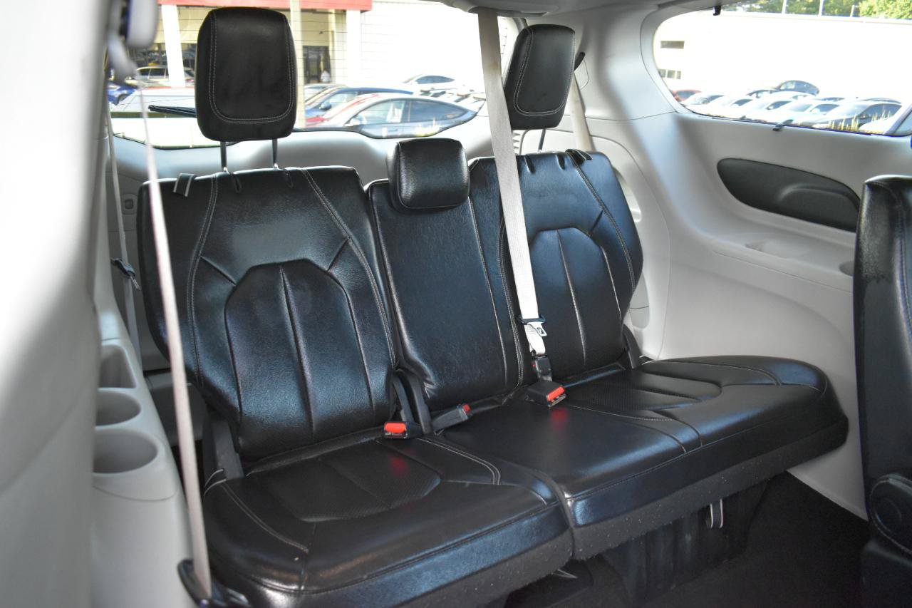 Used 2022 Chrysler Pacifica Touring-L FWD image 28