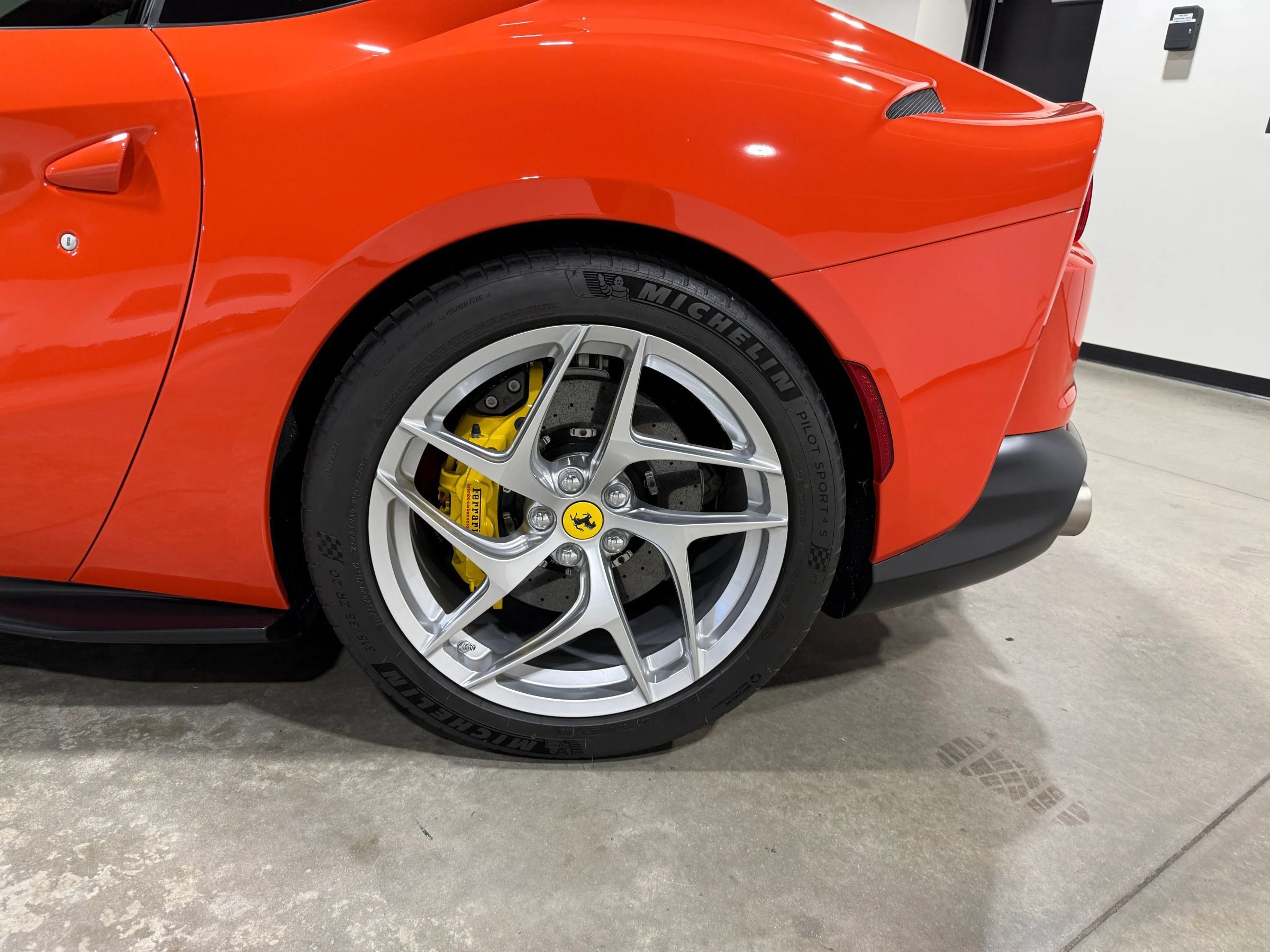 Used 2020 Ferrari 812 Superfast RWD image 14