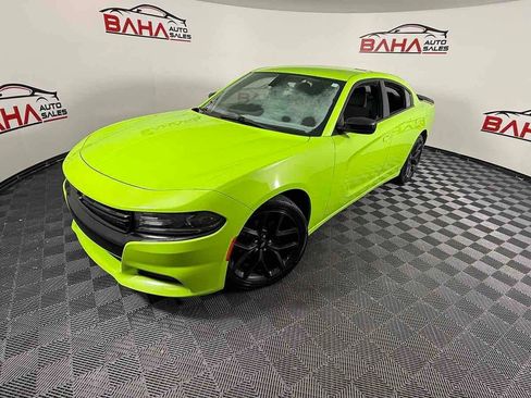 Used 2019 Dodge Charger SXT w/ Blacktop Package RWD image 3