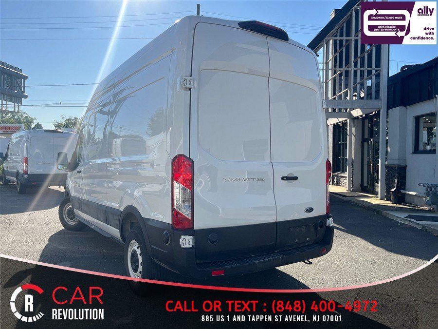 Used 2025 Ford Transit 250 148 High Roof RWD image 4