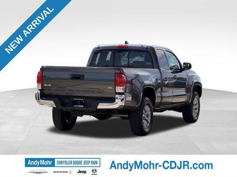 Used 2016 Toyota Tacoma SR5 w/ SR5 Appearance Package (SN) AWD/4WD image 7