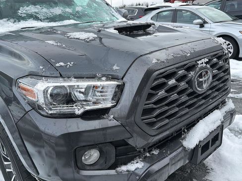 Used 2022 Toyota Tacoma TRD Sport image 4