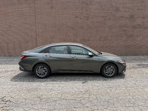 Used 2024 Hyundai Elantra SEL FWD image 7