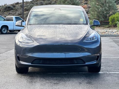 Used 2024 Tesla Model Y 2WD image 10