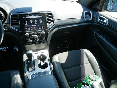 Used 2022 Jeep Grand Cherokee Laredo X AWD/4WD image 11