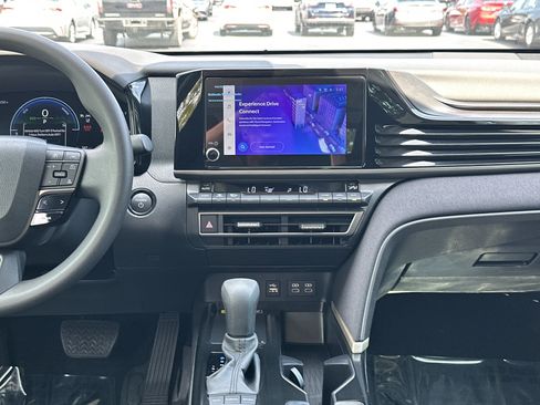 Used 2025 Toyota Camry LE w/ Convenience Package FWD image 30