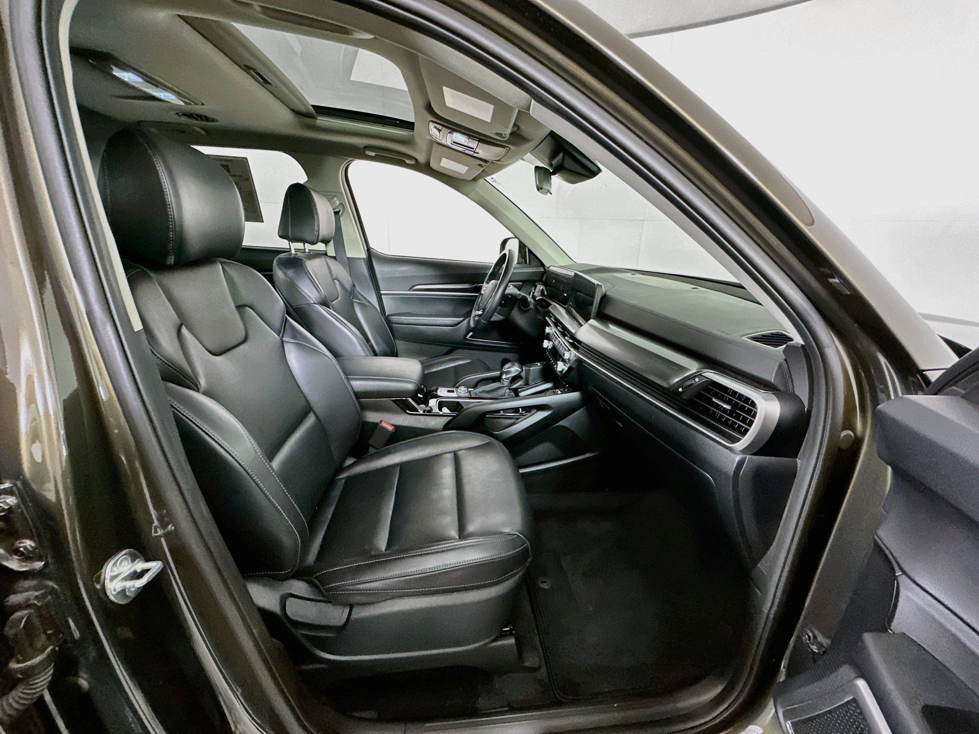 Used 2025 Kia Telluride S AWD/4WD image 35