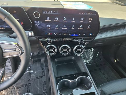 Used 2024 Chevrolet Blazer EV LT AWD/4WD image 17