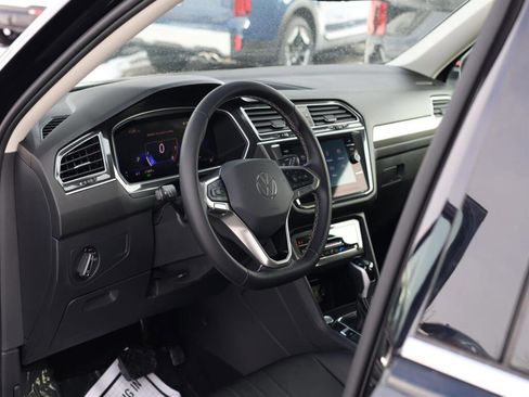 Used 2024 Volkswagen Tiguan SE image 6