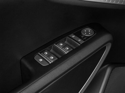Used 2025 Kia Soul LX w/ LX Technology Package FWD image 41