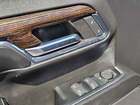 Used 2024 GMC Sierra 1500 SLE image 13