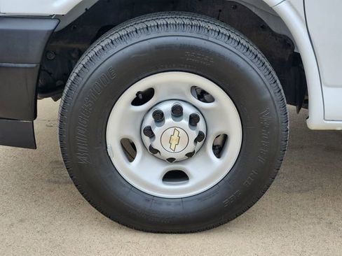 Used 2025 Chevrolet Express 3500 LS RWD image 16