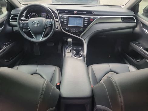 Used 2018 Toyota Camry L image 12