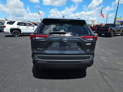 Used 2019 Toyota RAV4 LE w/ All Weather Liner Package AWD/4WD image 4