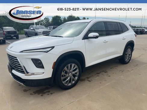 Used 2025 Buick Enclave Preferred FWD image 3