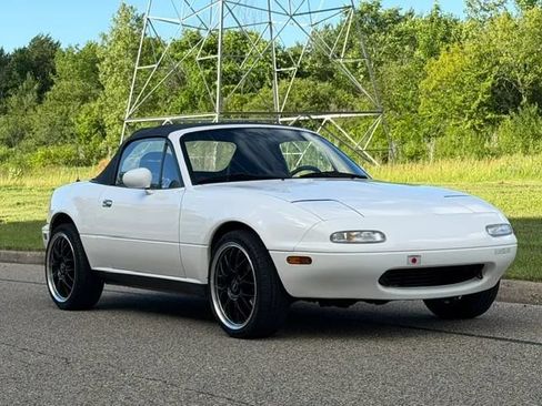 Used 1990 MAZDA MX-5 Miata RWD image 2
