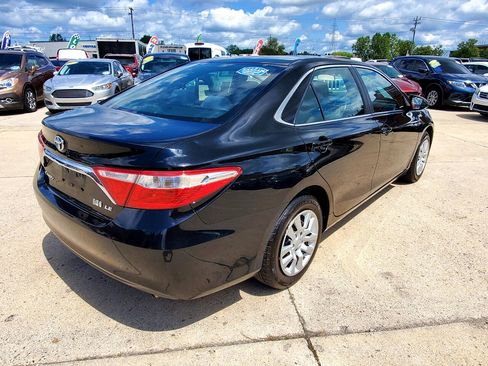 Used 2016 Toyota Camry LE image 7