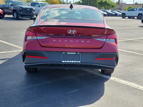 Used 2025 Hyundai Elantra Sport FWD image 5