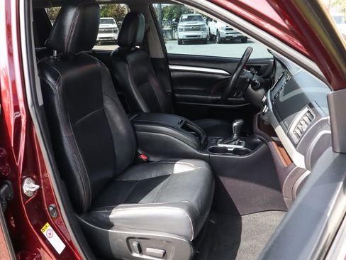 Used 2019 Toyota Highlander XLE image 46