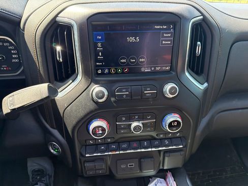 Used 2022 GMC Sierra 1500 AT4 w/ AT4 Premium Package AWD/4WD image 9