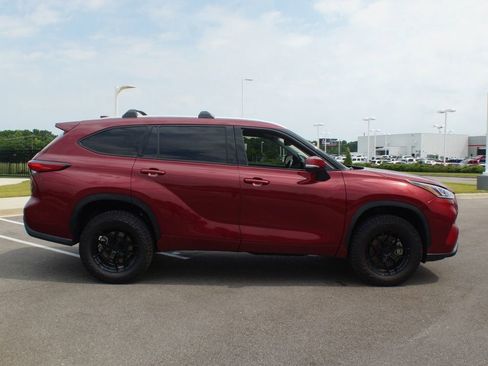 Used 2023 Toyota Highlander Limited FWD image 21