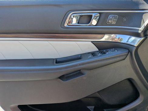 Used 2019 Ford Explorer Limited w/ Limited Luxury Package image 10