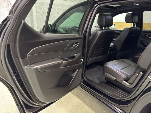 Used 2023 Chevrolet Traverse RS w/ LPO, Floor Liner Package AWD/4WD image 31
