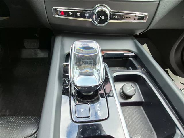 Used 2024 Volvo XC60 T8 Ultimate w/ Protection Package Premier AWD/4WD image 10